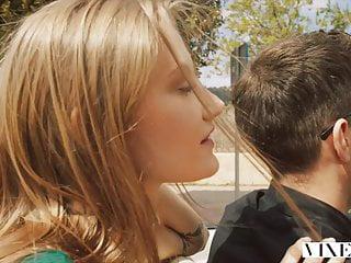 Zwei Babes teilen sich einen Schwanz