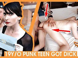 Schöne Blondine Lou Charmelle in der hündchenstellung gefickt