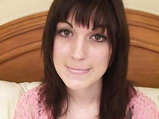 Gerade 18 und schon so verdorben - Teen fickt mit dem großen Schwanz