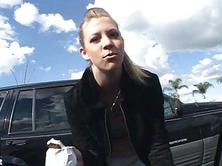 Ein leckerer Blowjob und dann wird gefickt