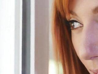 Die einsame Lauren Phillips lässt sich von einem großen Schwanz verwöhnen