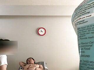 Koreanerin massiert Schwanz ihres Kunden - hd Porno