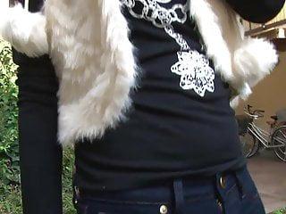 Süsse kleine Hure macht es im Freien