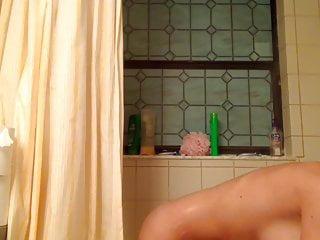 Heisse und heisse Brünette liebt es in der Dusche