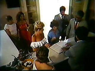 Frau bläst zwei Typen und wird gefickt