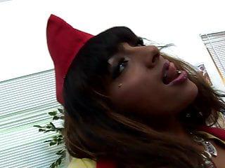 Sie wird von ihrem schwarzen Liebhaber benutzt