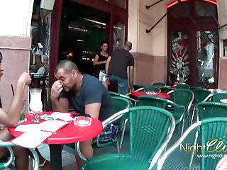 Geiles Luder aus der Bar abgeschleppt und weggefickt