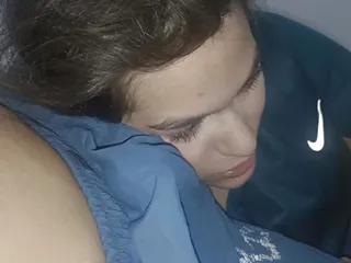 Natasha Nice bekommt einen grossen Schwanz von ihrer geilen Stiefschwester zu spüren