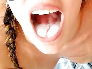 Tiefer Arschfick für meine Stieftochter und spritzt ihr das Sperma in den Mund