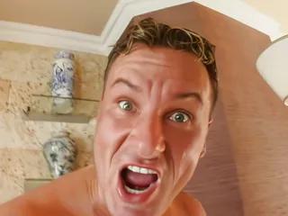 Notgeile Mädchen lecken Sperma aus ihren Pussies