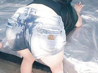 Nach dem Arschfick pisst er ihr auf den Arsch